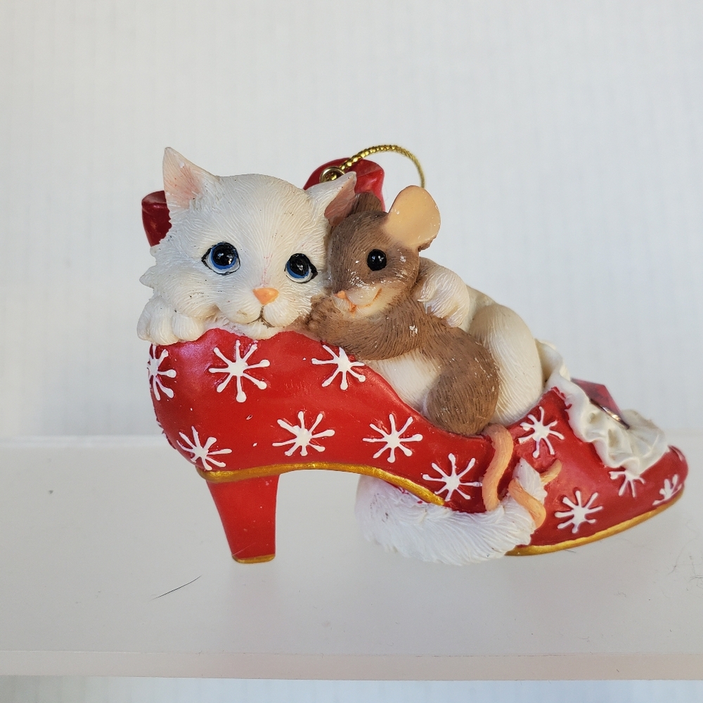 Charming Tails "Friends Fit Right In" Cat Mouse In Shoe Resin Figurine Ornament